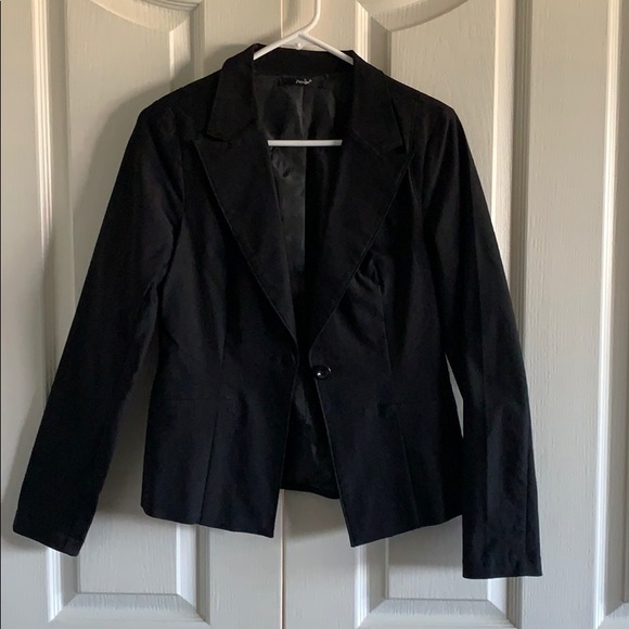 Papaya Jackets & Blazers - Black Fitted Blazer Papaya Jackets & Blazers - Black Fitted Blazer
